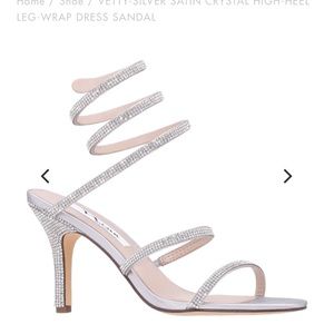 NWT Nina Vetty Silver Crystal Sandal. Size 8